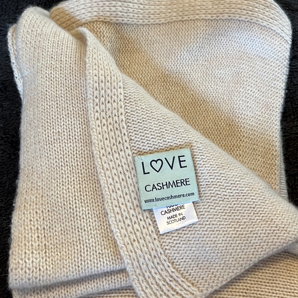 ❤️Host Pick♥️Love Cashmere Naturally Travel Blanket Made in Scotland
